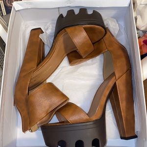 brown heels womens size 8 ( cognac colored)